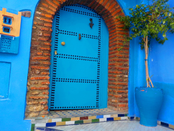 w Iván Gámez Puerta azul